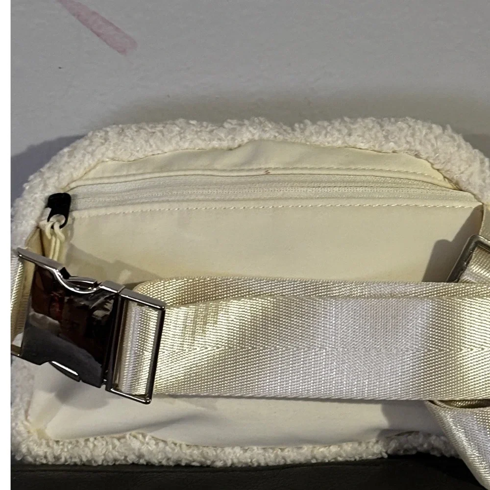 Lululemon Beltbag‎ Sherpa Ivory-White
